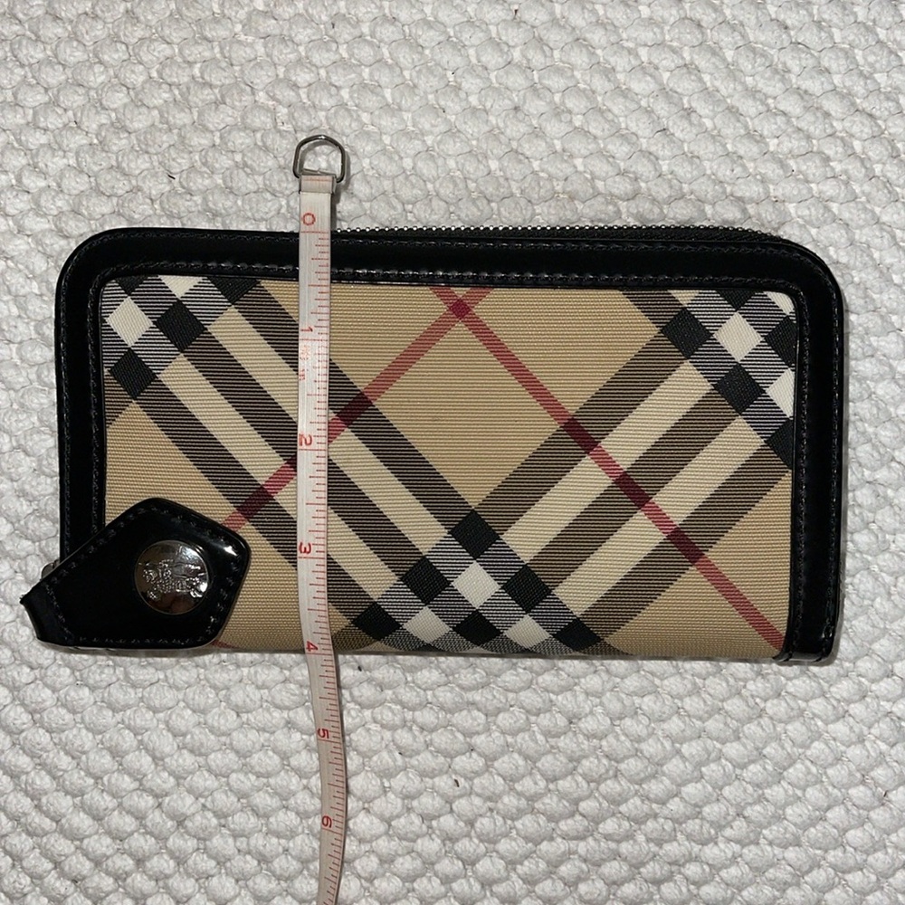 Burberry Beige and Black Checkered Wallet - Picture 6 of 13